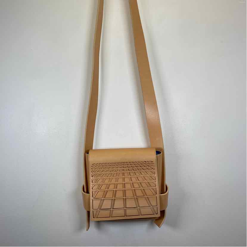 Pre-Owned Ari 500 Beige Leather Handbag