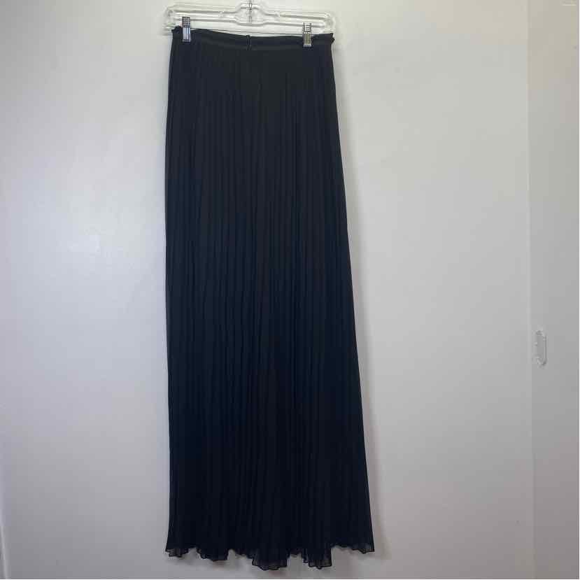 DAMAGE Pre-Owned Size S Alice & Olivia Black Skirt