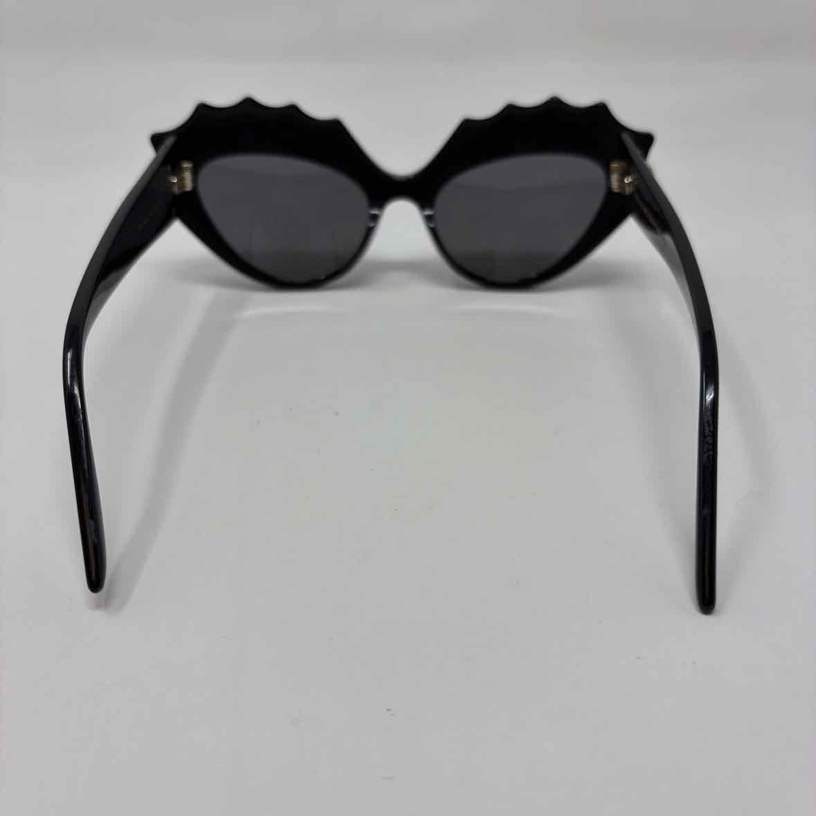 Pre-Owned Gucci Black/Silver Acrylic Designer Sunglasses