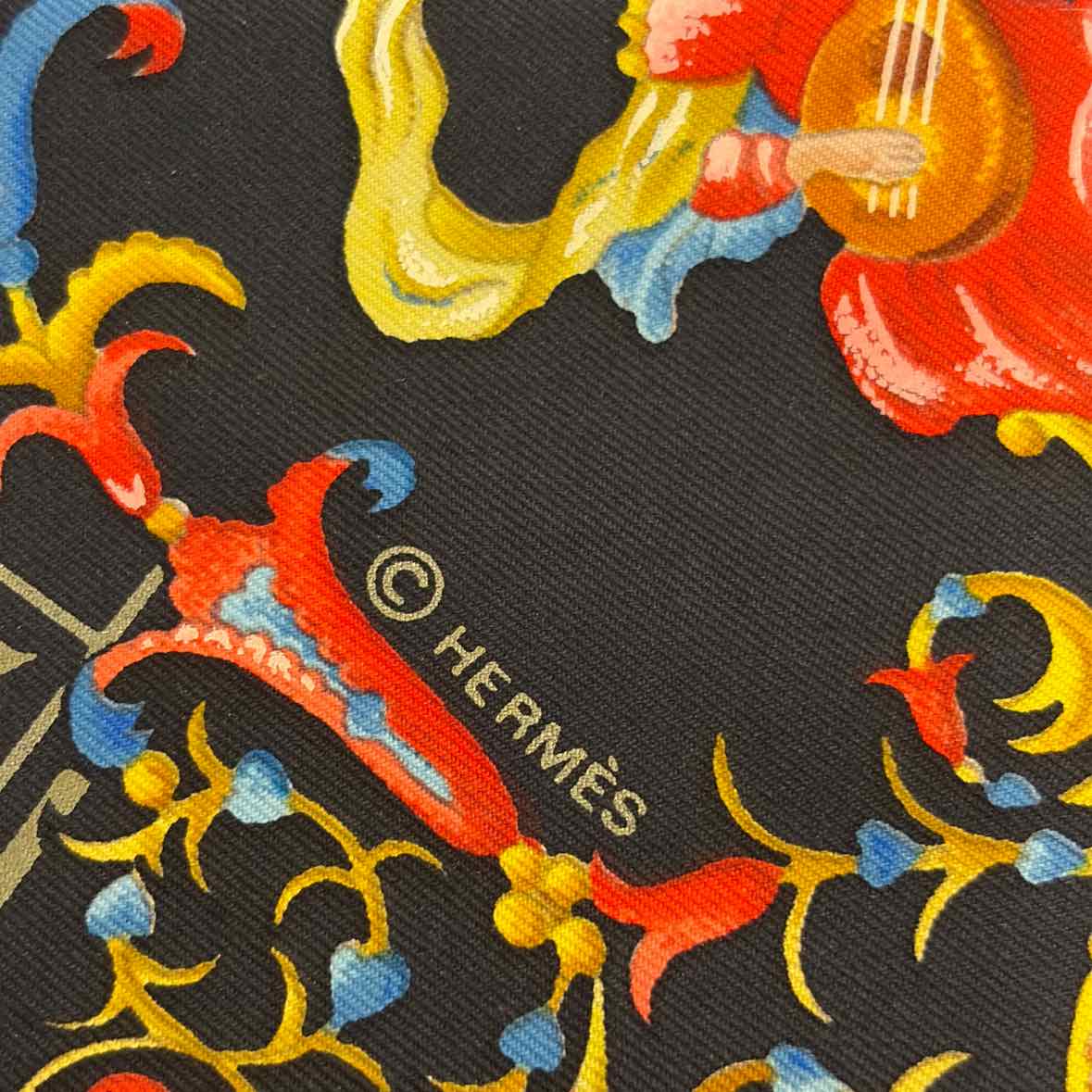 Pre-Owned Hermes Red Multi Silk Designer Scarf