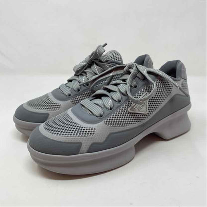 Pre-Owned Prada Grey Fabric Shoe Size 7.5 Designer Shoes