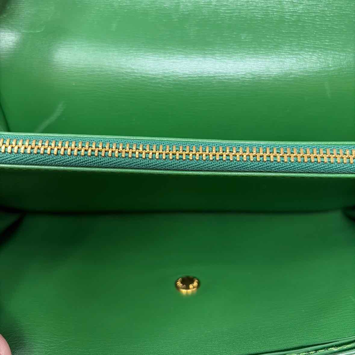 Pre-Owned Louis Vuitton Green Leather Designer Wallet