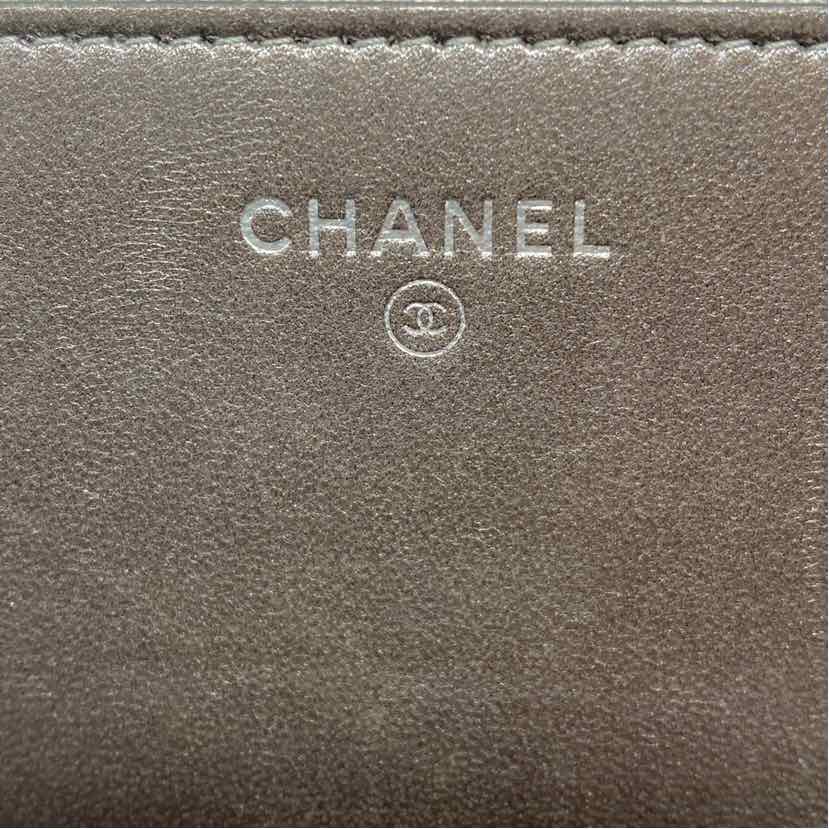 Pre-Owned Chanel Gunmetal Leather Designer Handbag