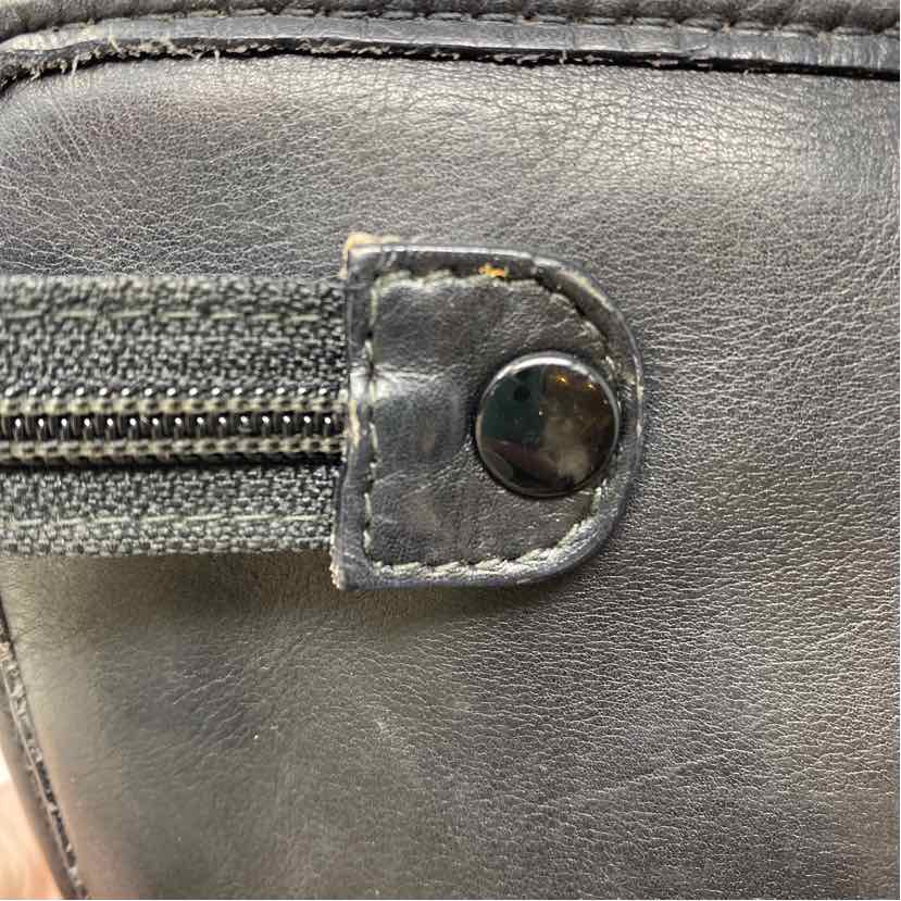 Pre-Owned Gucci Black Leather Designer Handbag