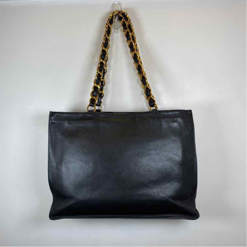 Pre-Owned Chanel Black Leather Designer Handbag