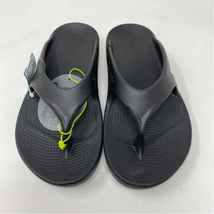 Pre-Owned Shoe Size 7 Oofos Black Flip Flops