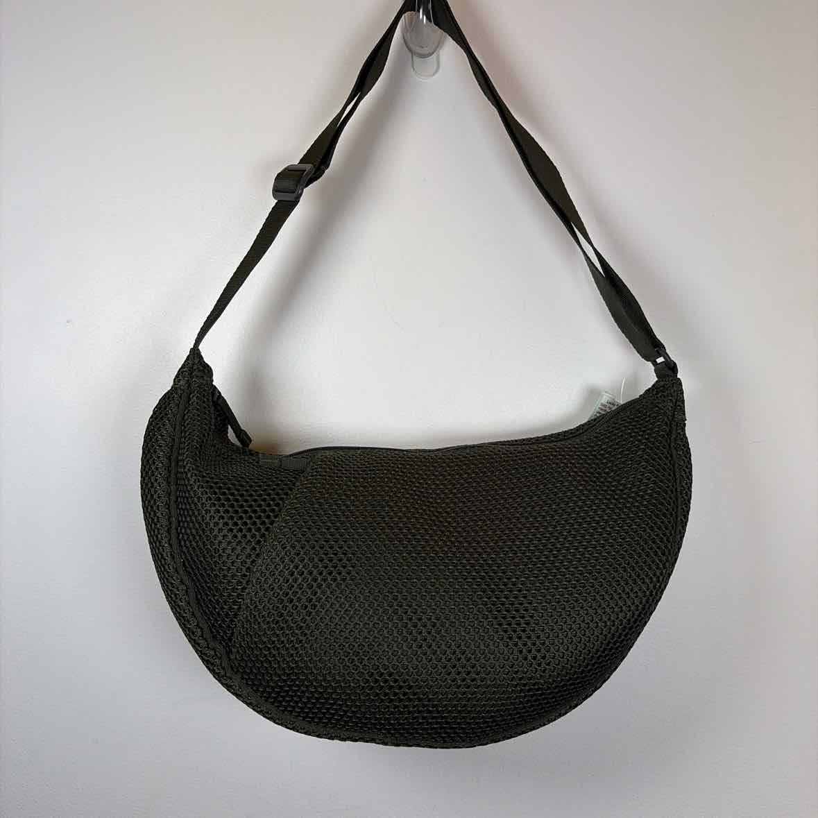 Pre-Owned Uniqlo Green Fabric Handbag