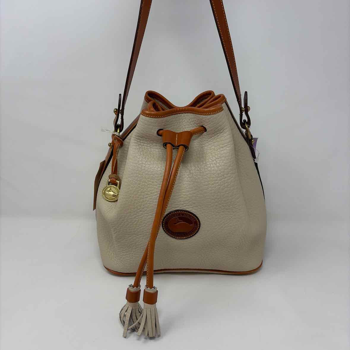 Pre-Owned Dooney & Bourke Cream Leather Handbag