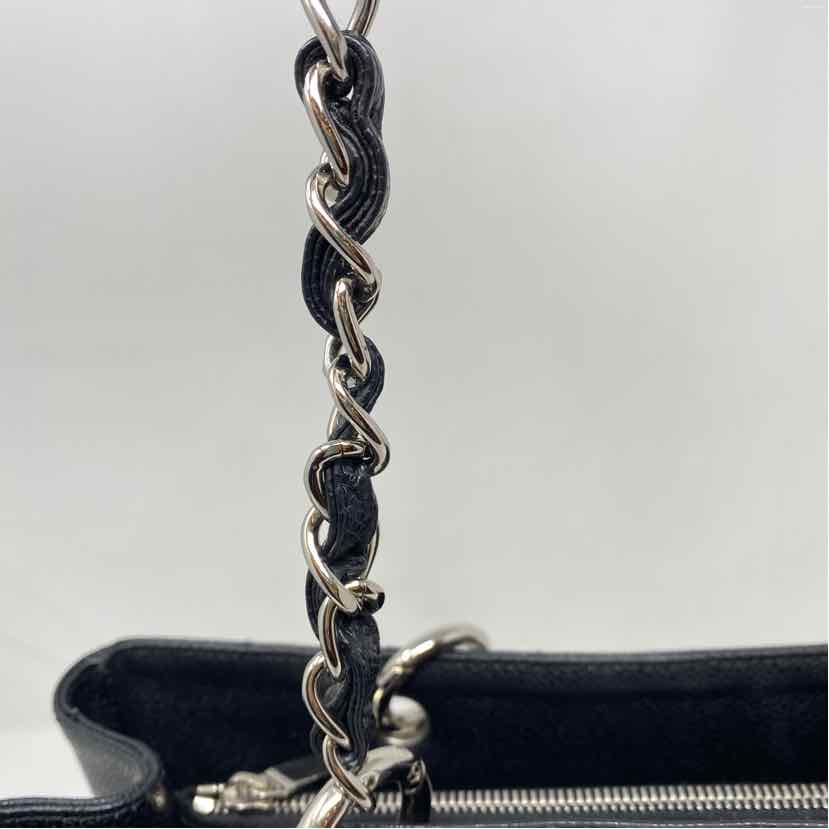 Pre-Owned Chanel Black Leather Designer Handbag