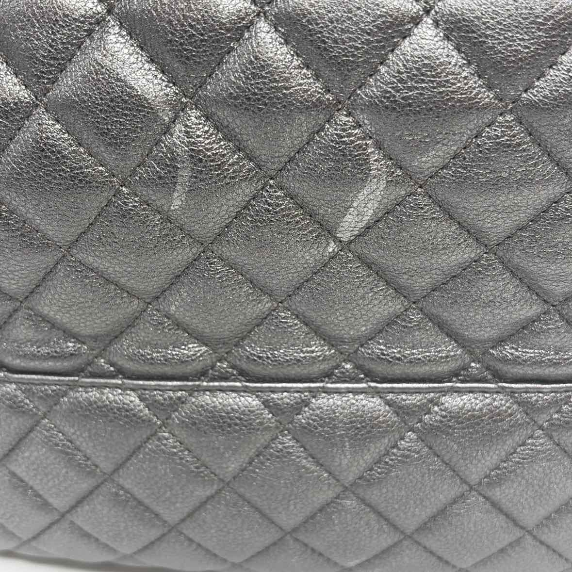 Pre-Owned Chanel Silver Leather Designer Handbag