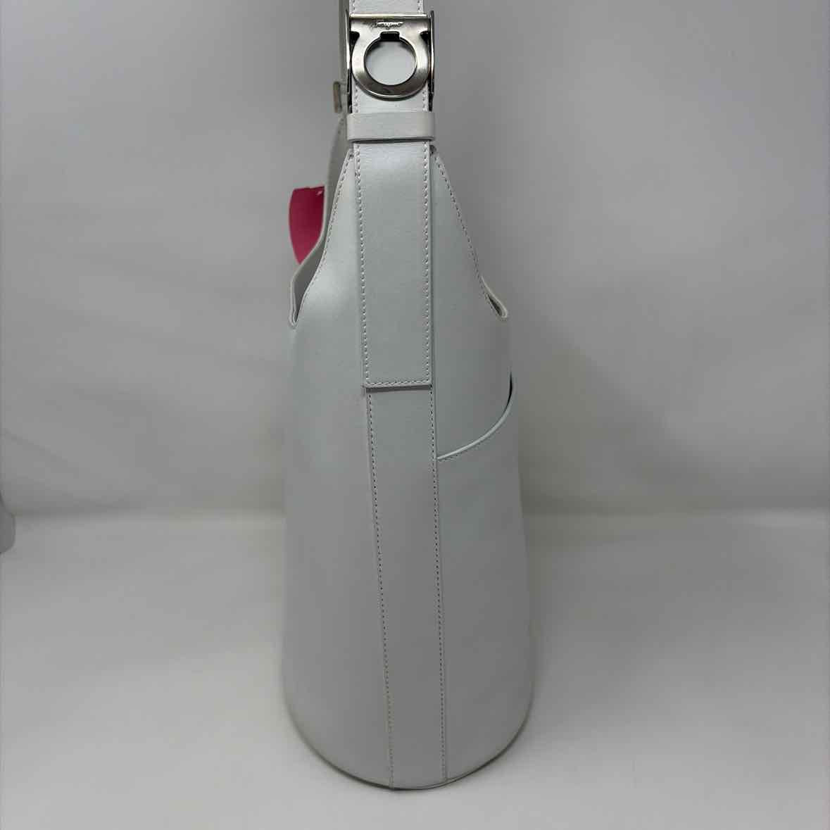 Pre-Owned Salvatore Ferragamo White Leather Designer Handbag