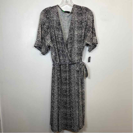Pre-Owned Size 1X Apt 9 Black/White Casual Dress