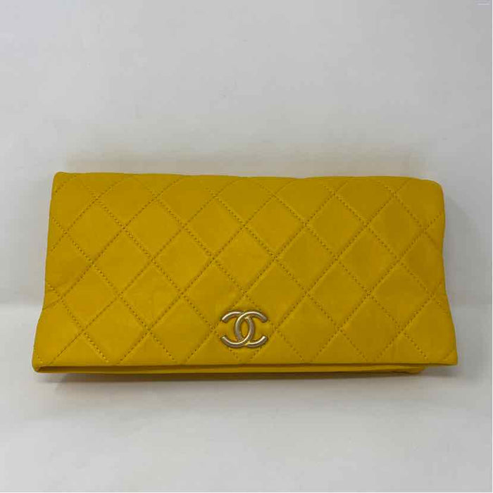 Pre-Owned Chanel Yellow Leather Designer Handbag