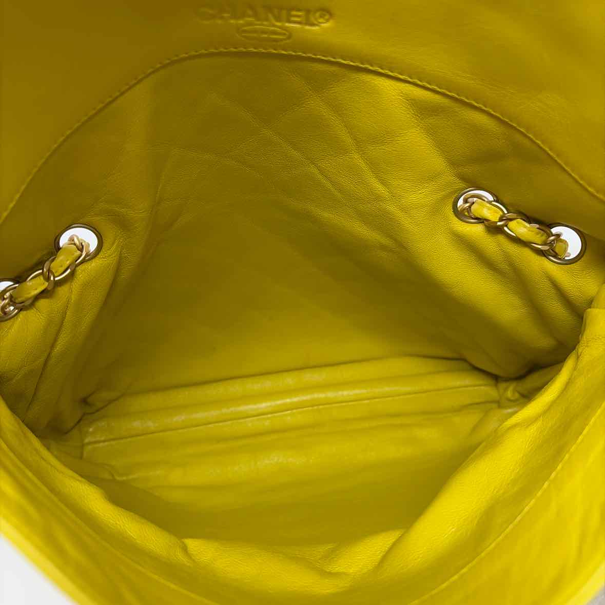 Pre-Owned Chanel Chartreuse Leather Designer Handbag