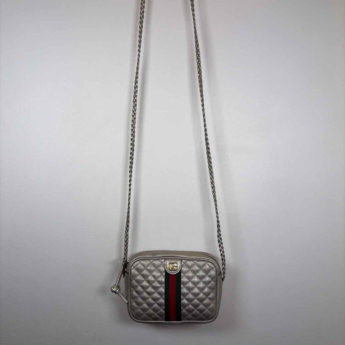 Pre-Owned Gucci Silver Leather Designer Handbag
