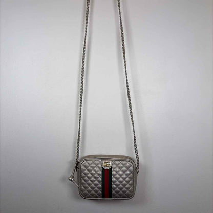 Pre-Owned Gucci Silver Leather Designer Handbag