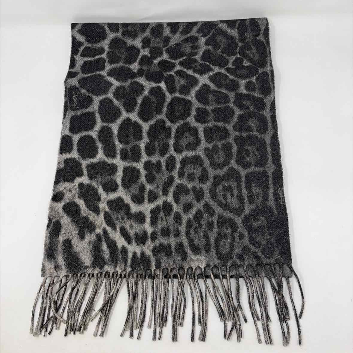 Pre-Owned Saint Laurent Grey Knit Designer Scarf