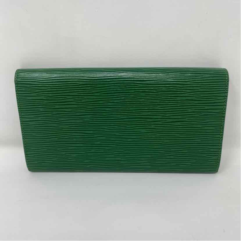 Pre-Owned Louis Vuitton Green Leather Designer Wallet