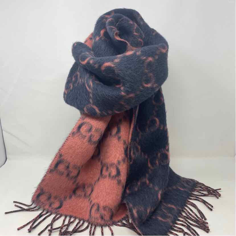 Pre-Owned Gucci Grey Knit Designer Scarf