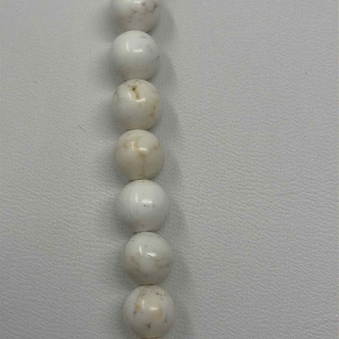 Pre-Owned Boutique White Stones Necklace