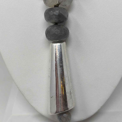 Pre-Owned Boutique Grey Crystal Necklace