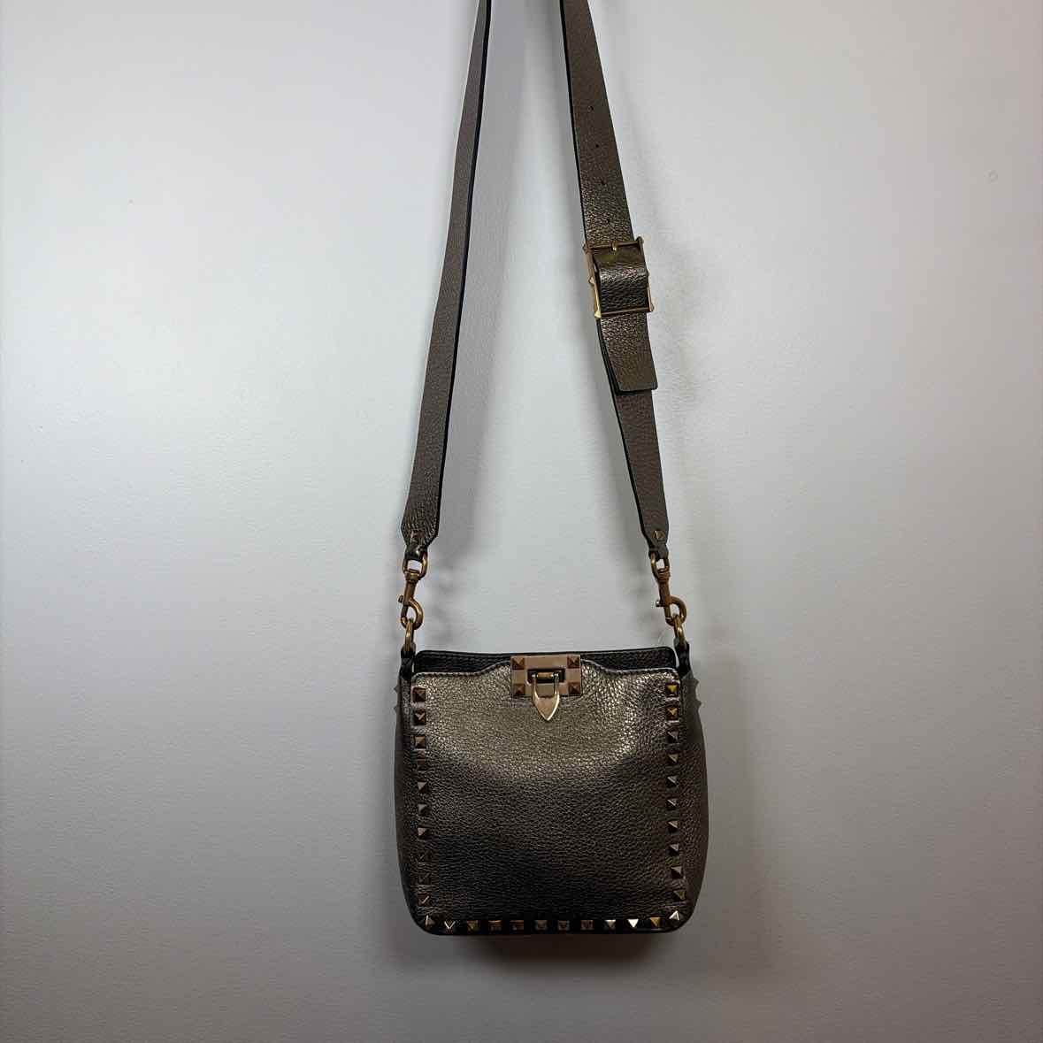 Pre-Owned Valentino Gold Leather Designer Handbag