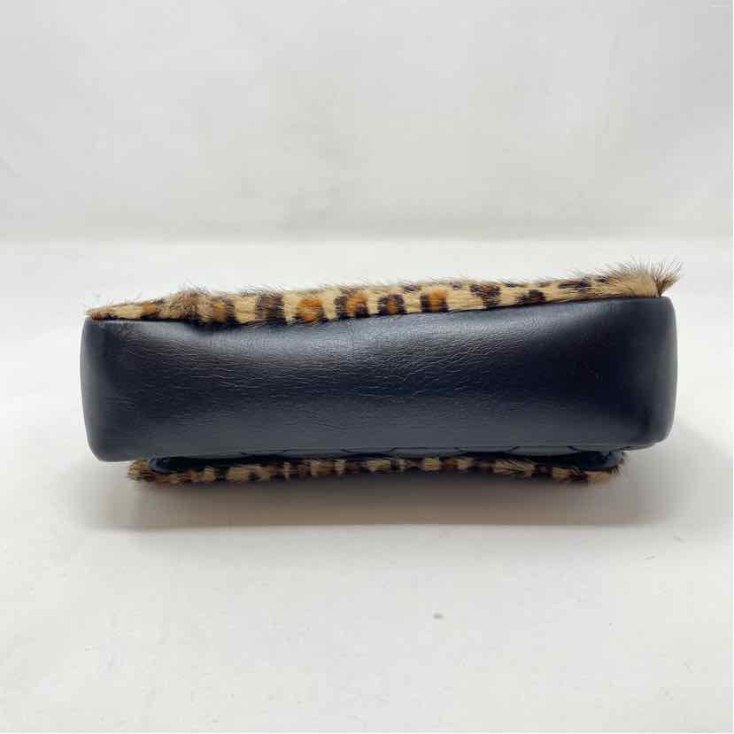 Pre-Owned Veera Pelle Black Leather Handbag