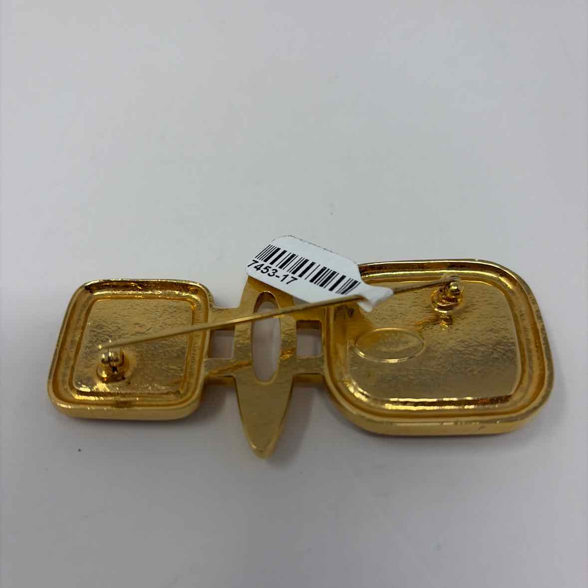Pre-Owned Black Brooch