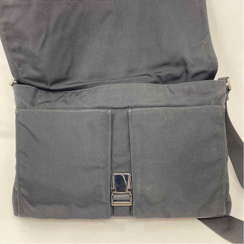 Pre-Owned Gucci Black Nylon Designer Handbag