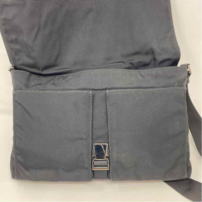 Pre-Owned Gucci Black Nylon Designer Handbag