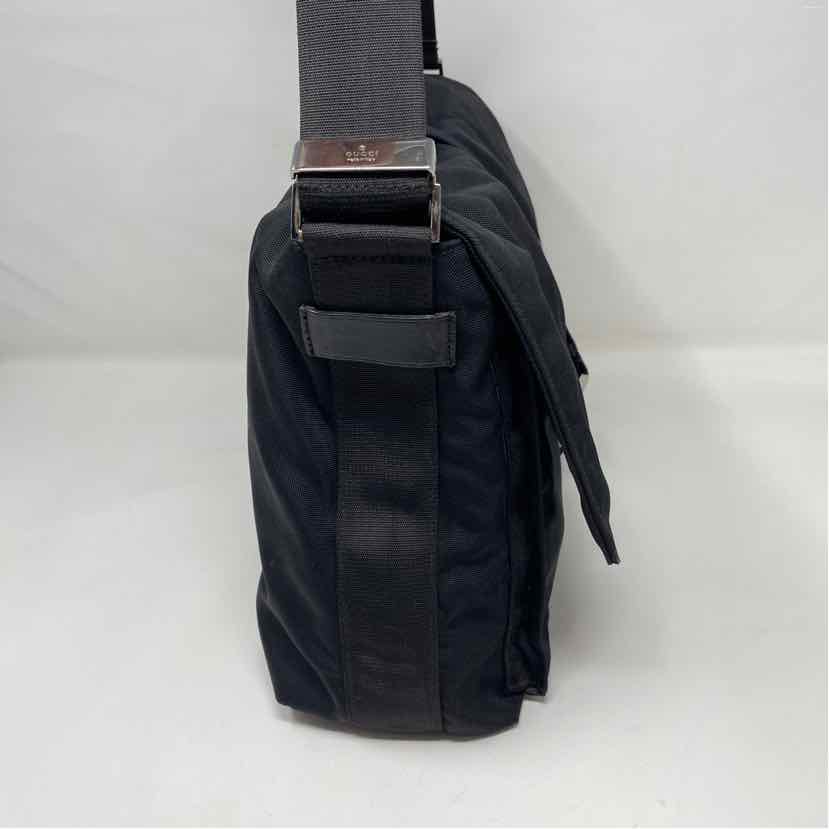 Pre-Owned Gucci Black Nylon Designer Handbag