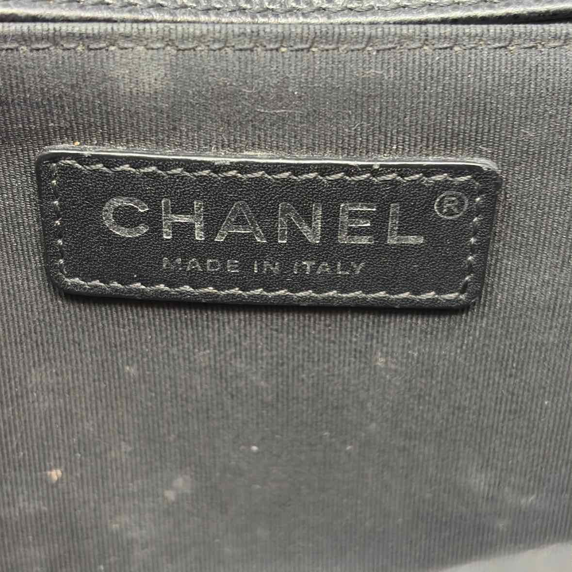 Pre-Owned Chanel Black Leather Designer Handbag