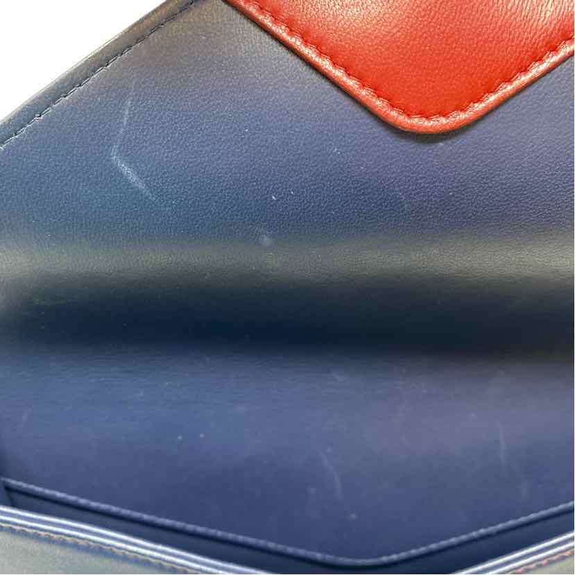 Pre-Owned Chanel Red/Navy Leather Designer Handbag