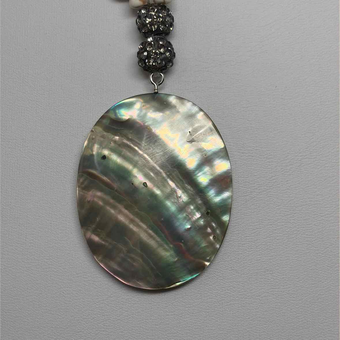 Pre-Owned Boutique White Stones Necklace