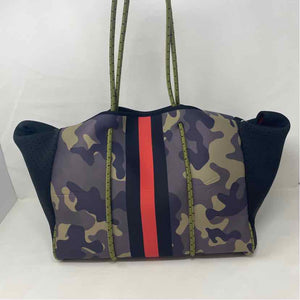 Pre-Owned Boutique Camo Neoprene Handbag