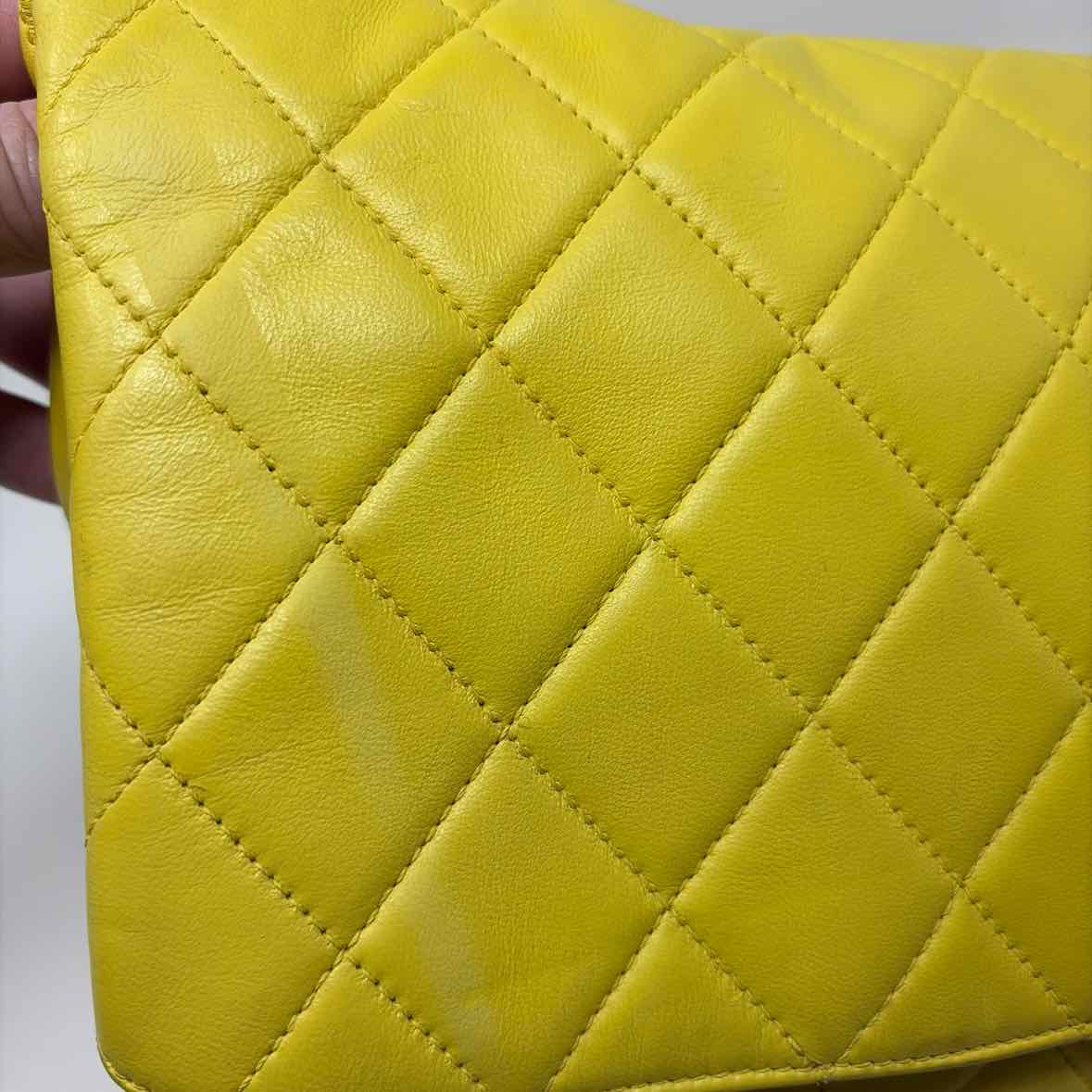 Pre-Owned Chanel Chartreuse Leather Designer Handbag