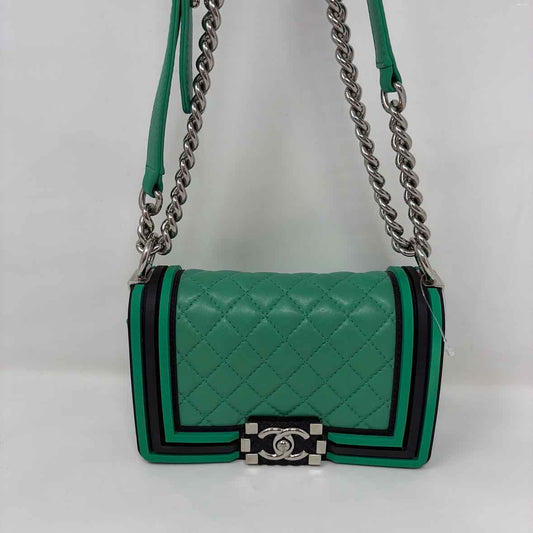 Pre-Owned Chanel Green Leather Designer Handbag