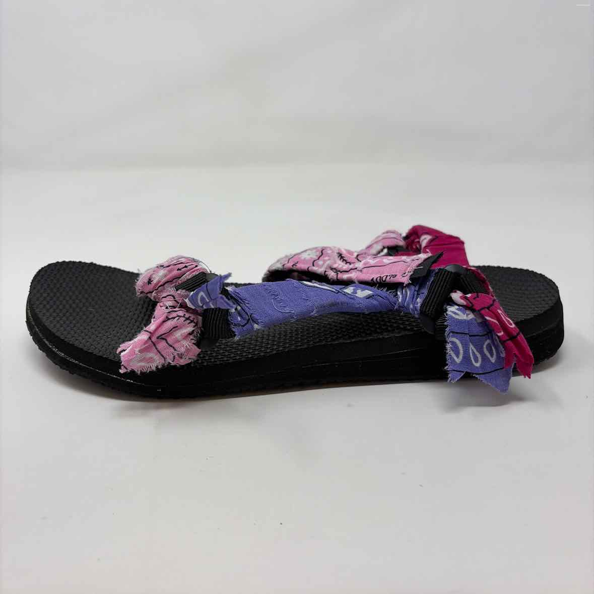 Pre-Owned Shoe Size 10.5 Browns Pink Multi Sandals