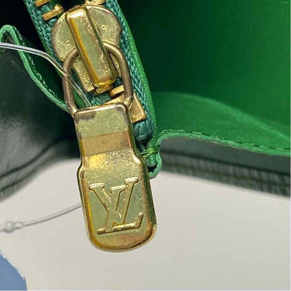 Pre-Owned Louis Vuitton Green Leather Designer Wallet