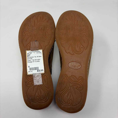 Pre-Owned Shoe Size 9 BOC Tan Wedge