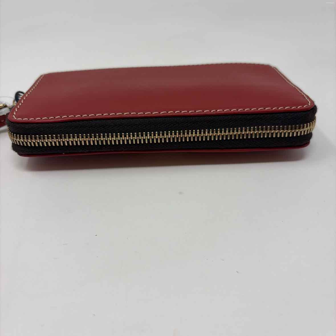 Pre-Owned Dooney & Bourke Red Leather Wristlet