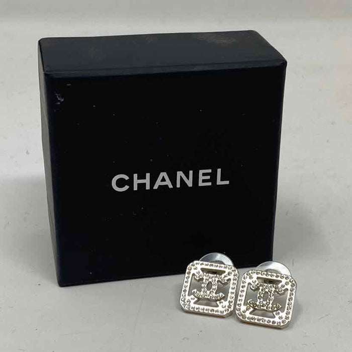 Pre-Owned Chanel Silver Metal Designer Jewelry