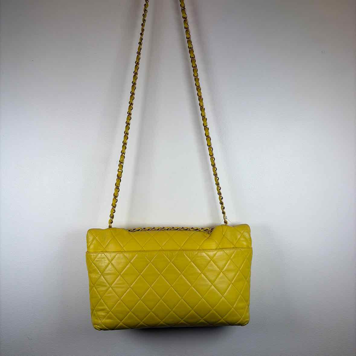 Pre-Owned Chanel Chartreuse Leather Designer Handbag