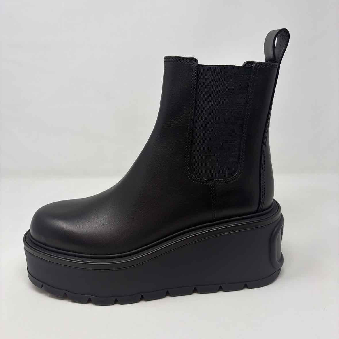 Pre-Owned Valentino Black Leather Shoe Size 9.5 Designer Shoes