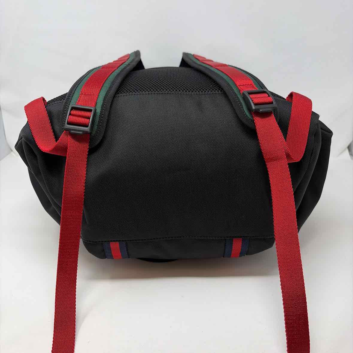 Pre-Owned Gucci Black Nylon Designer Handbag