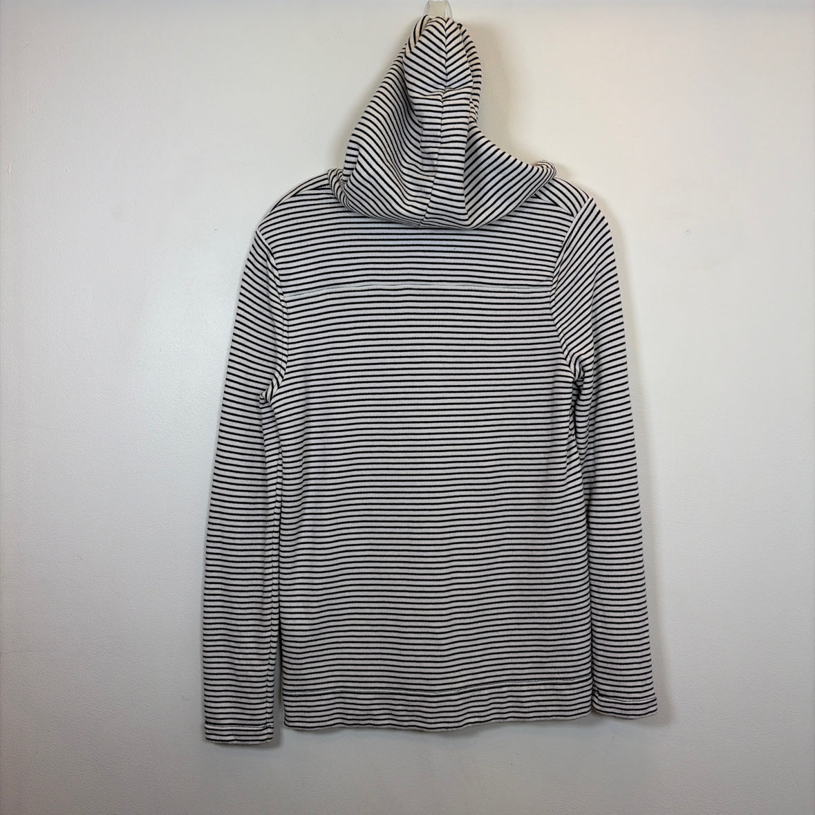 Pre-Owned Size M Vineyard Vines Navy Stripe Sweater