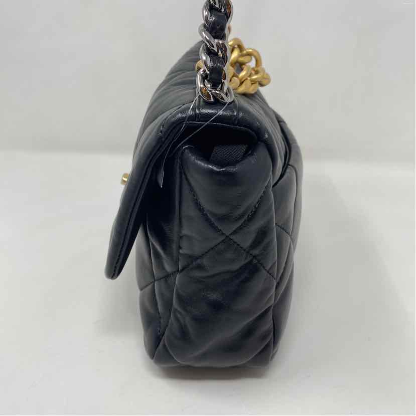 Pre-Owned Chanel Black Leather Designer Handbag