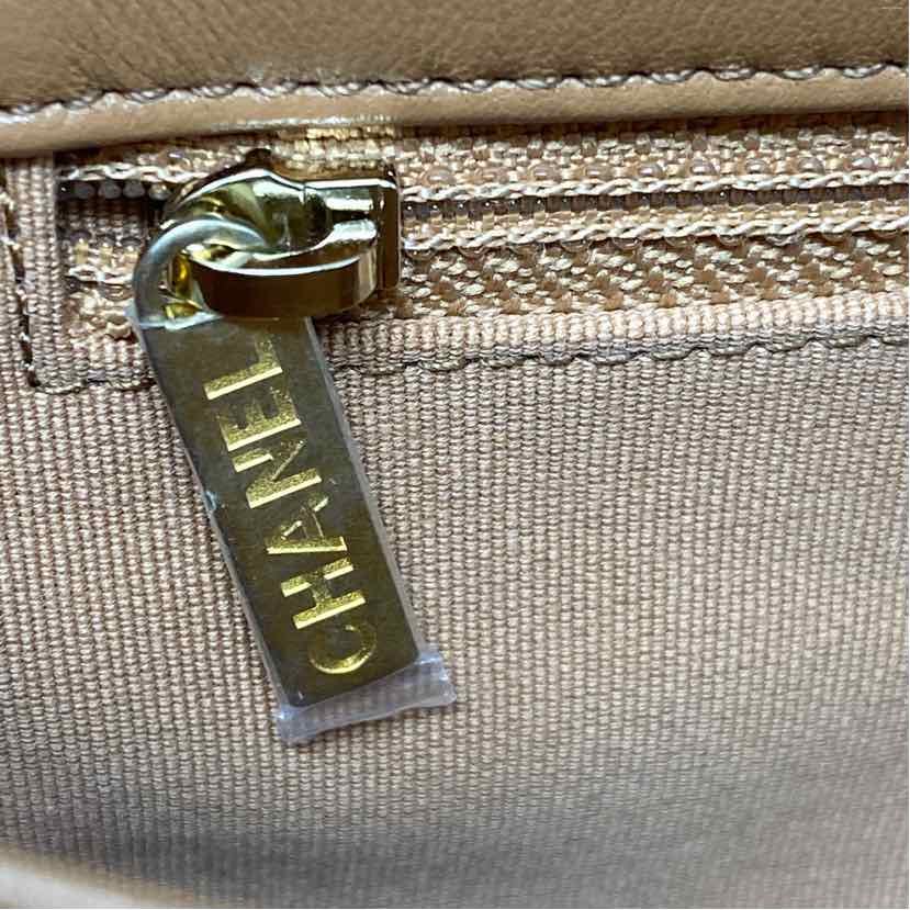 Pre-Owned Chanel Cognac Leather Designer Handbag