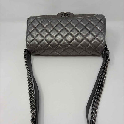 Pre-Owned Chanel Silver Leather Designer Handbag