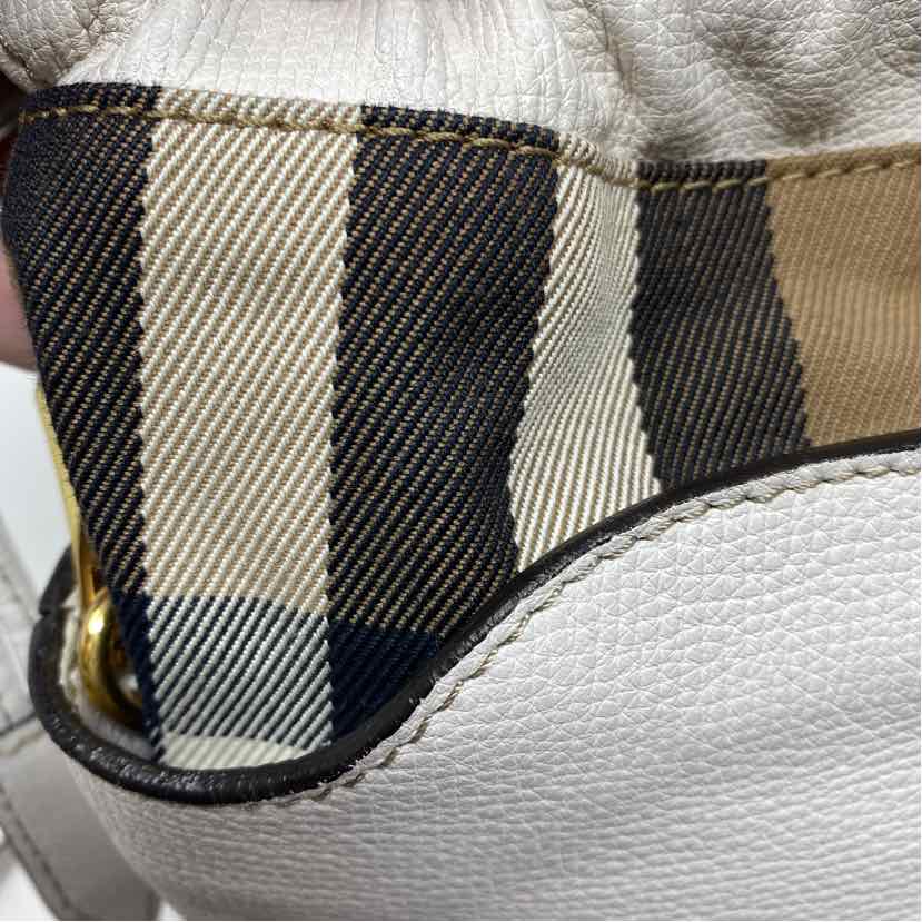 Pre-Owned Burberry White Leather Designer Handbag